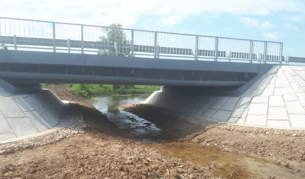 Строительство, ремонт, реконструкция и содержание искусственных     сооружений на автомобильных и железных дорогах